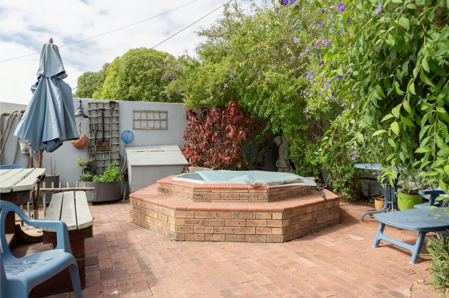 4 Bedroom Property for Sale in Middedorp Western Cape